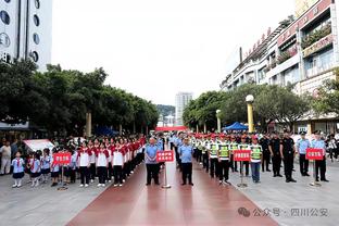 魔术主帅：我们需要在攻防两端更好的沟通 学会如何打关键时刻